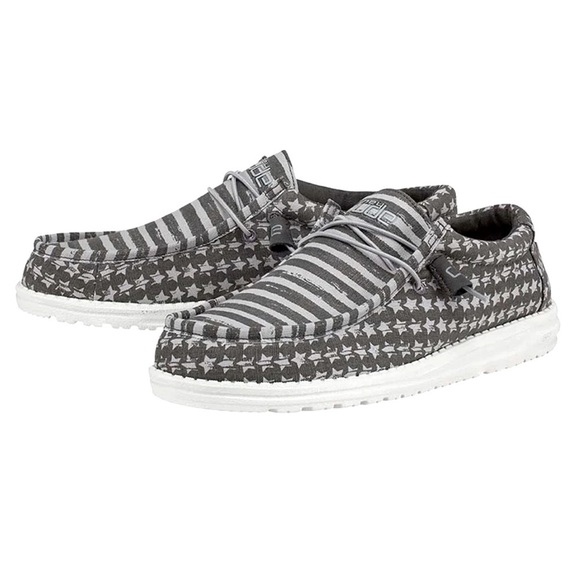 Hey Dude Men's Wally Grayed Patriotic Striped Boat Shoes Size 9 NWOT NEW - Picture 1 of 11